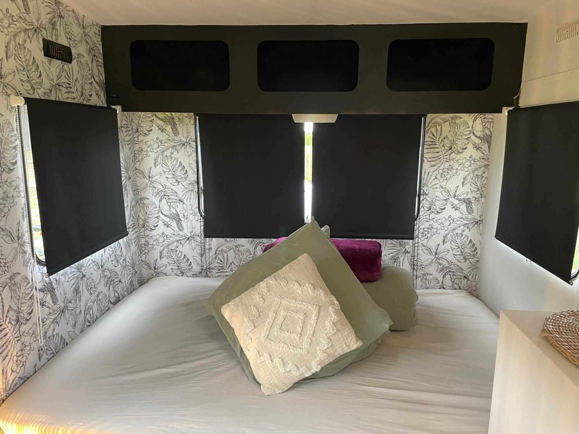 Caravane A La Nuitee Hotel Saint-Parize-le-Chatel Eksteriør billede